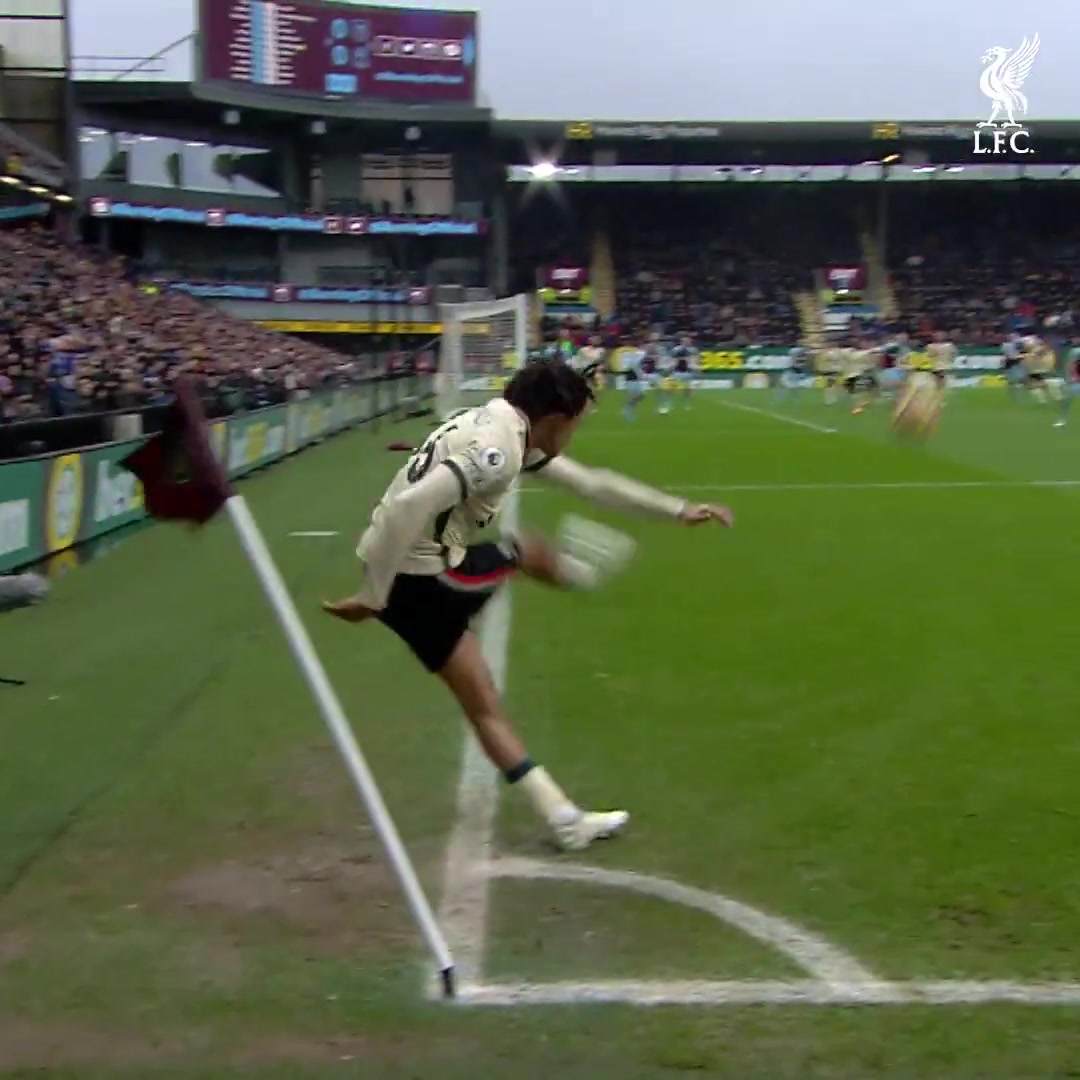 v体育-即将客战伯恩利！利物浦回顾法比尼奥21-22赛季制胜进球