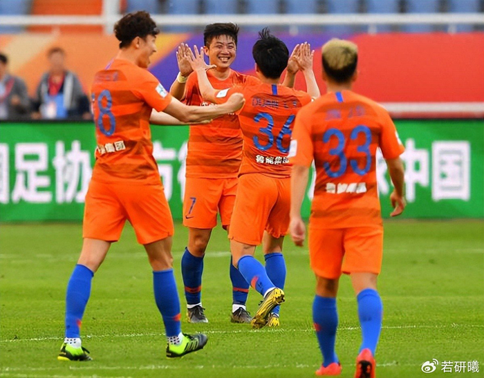 v站体育-马德鲁加曾被视为鲁能离队热门,如今为何依然没走,原因找到了|阿尔瓦罗|洛佩斯|本菲卡足球俱乐部|山东泰山|克雷桑_新浪体育_新浪新闻