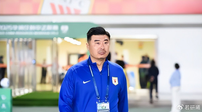 v站体育-马德鲁加曾被视为鲁能离队热门,如今为何依然没走,原因找到了|阿尔瓦罗|洛佩斯|本菲卡足球俱乐部|山东泰山|克雷桑_新浪体育_新浪新闻