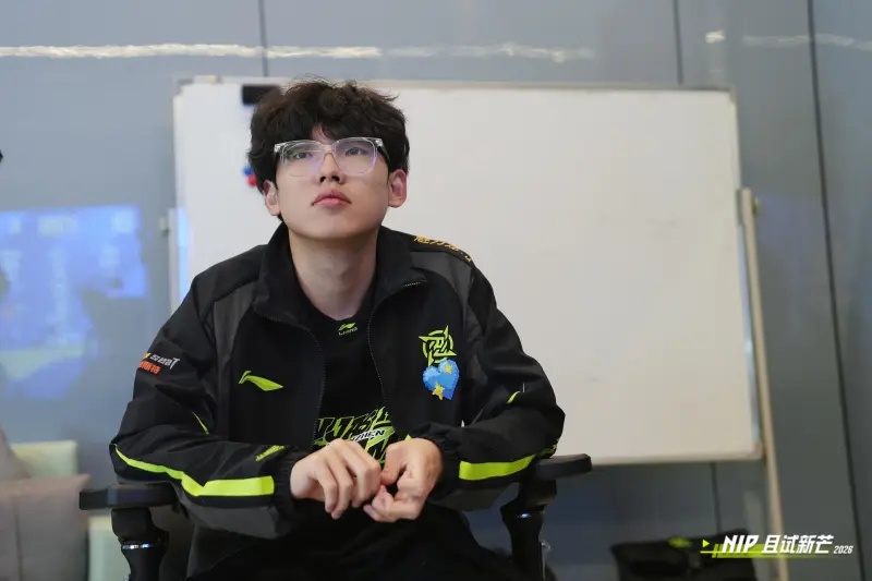 v站体育-Assum：Elk和Hang都很厉害，希望明天在下路能打得激烈一些