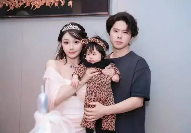 v站-体操女神芦玉菲:比刘璇还美,25岁悄然成妈妈,孩子父亲竟是他!|全运会|亚运会|运动员|赛场|粉丝_新浪体育_新浪新闻